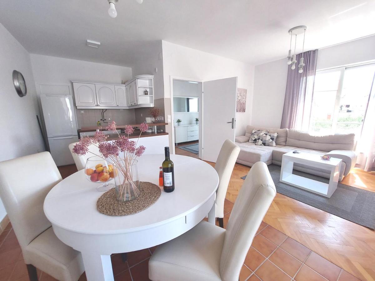 וודיצה Gulin Apartments מראה חיצוני תמונה