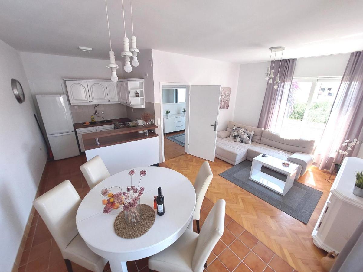 וודיצה Gulin Apartments מראה חיצוני תמונה